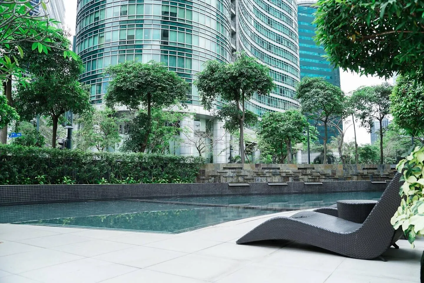 Solana In Avant Bgc Parking With Fee Manila Philippines